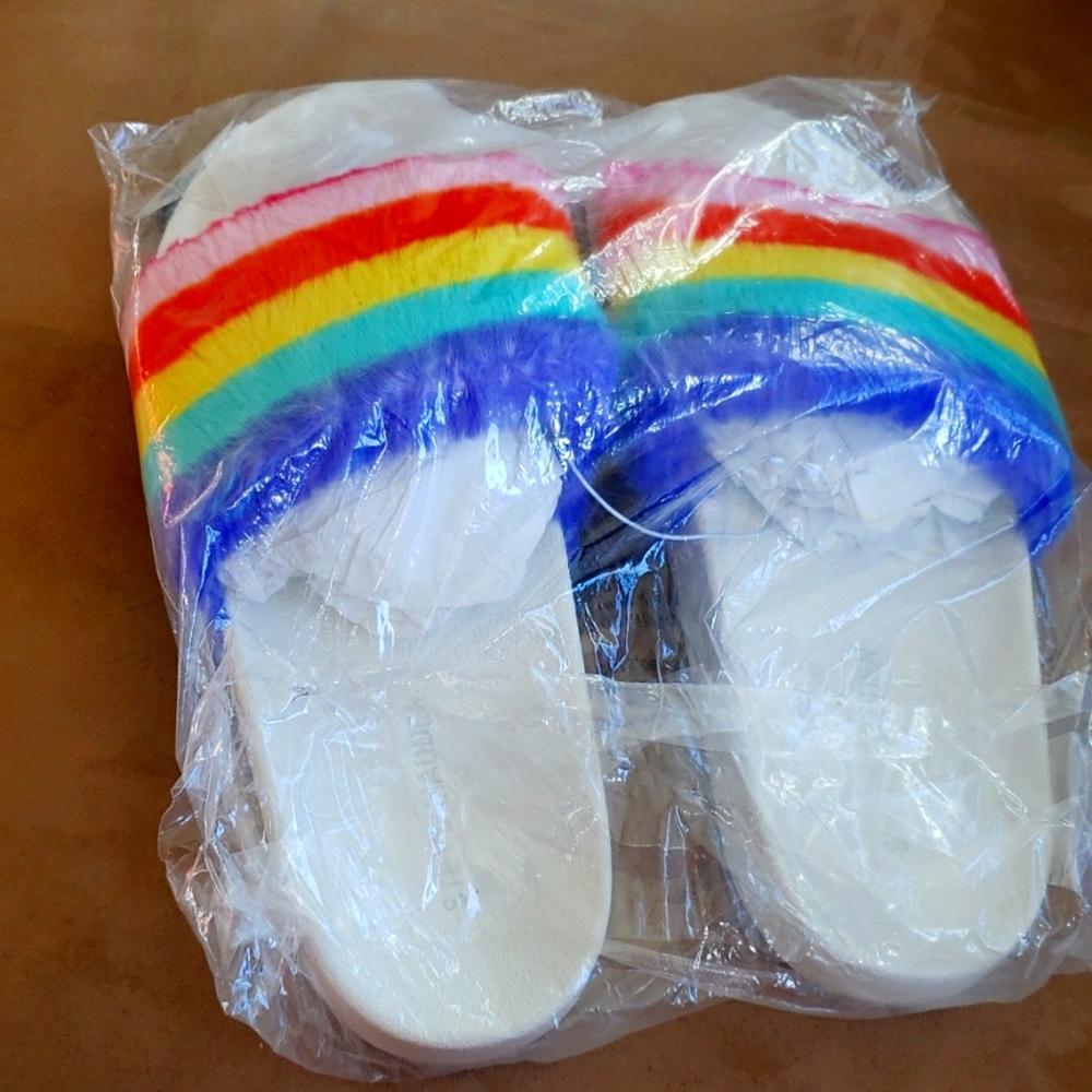 Steve Madden rainbow 🌈 plush slides.  Size 11